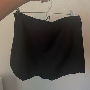 Black skort